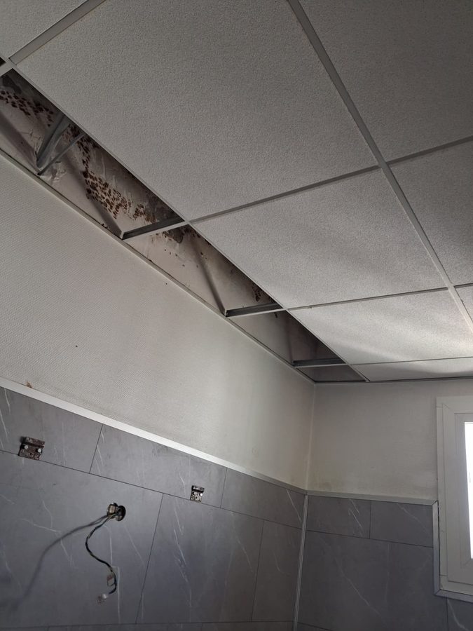 Ouverture plafond suite dégâts eaux et nouvelle pose carrelage — Brignoles